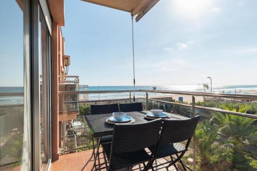 Ocean view apartment renovated — 4-Star Luxury Hotel in Gava, Spain