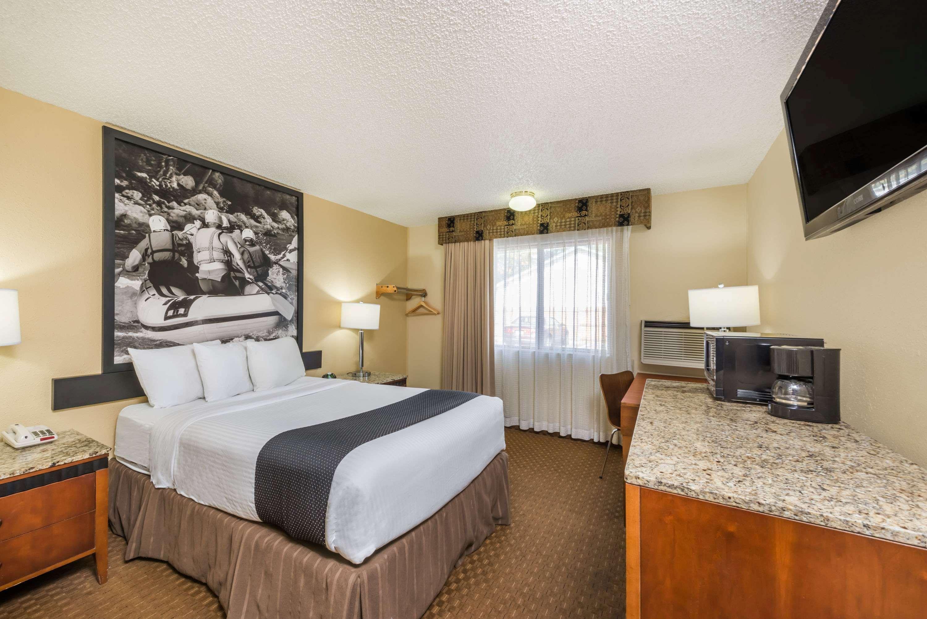 Super 8 by Wyndham Canon City - photo 6