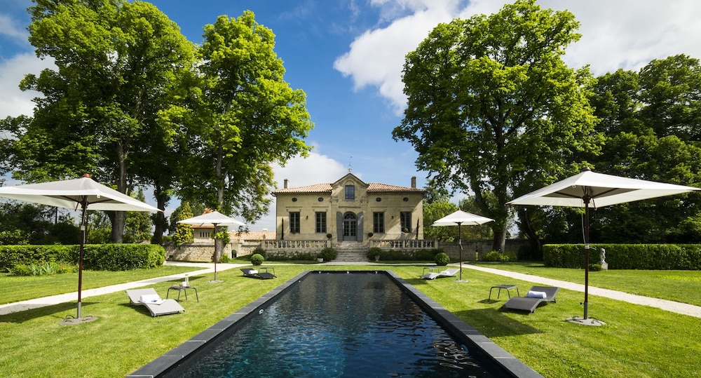 Clos Marcamps — 4-Star Luxury Hotel in Tauriac, France
