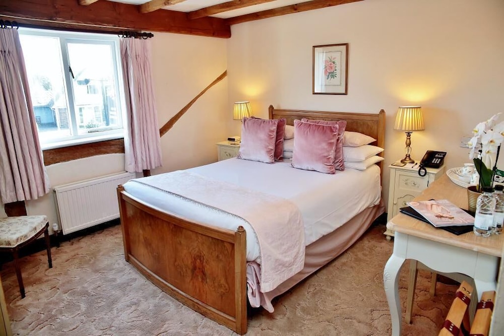 The Inglenook Hotel - carbon neutral hotel in Bognor Regis