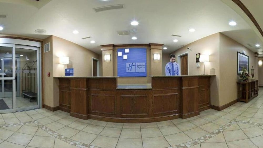 Holiday Inn Express & Suites Brookings an IHG Hotel - photo 3