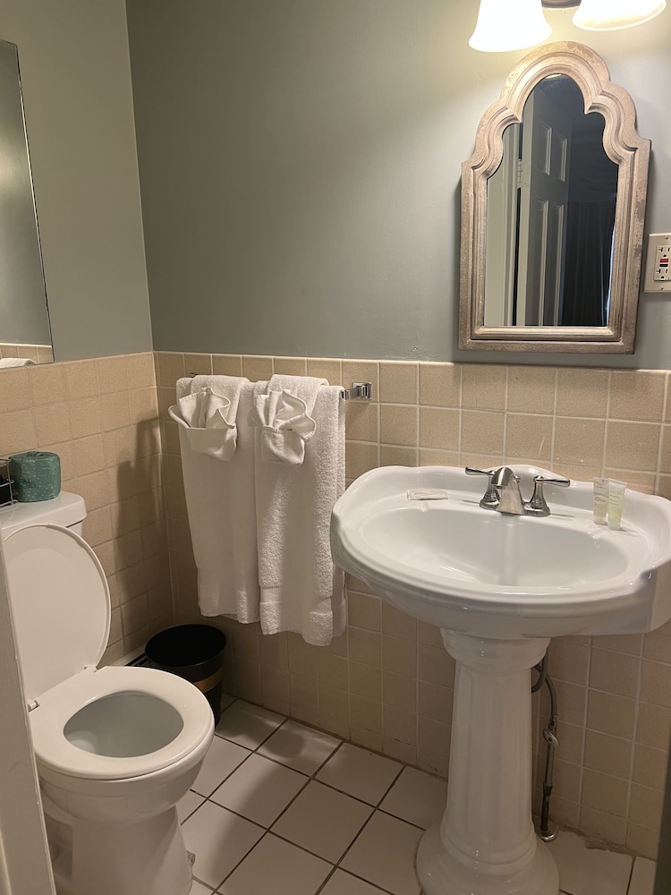 Plumsteadville Inn - photo 10