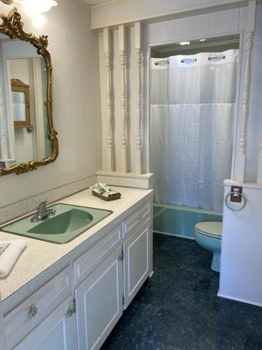 The Admiral Hotel Motel - photo 111