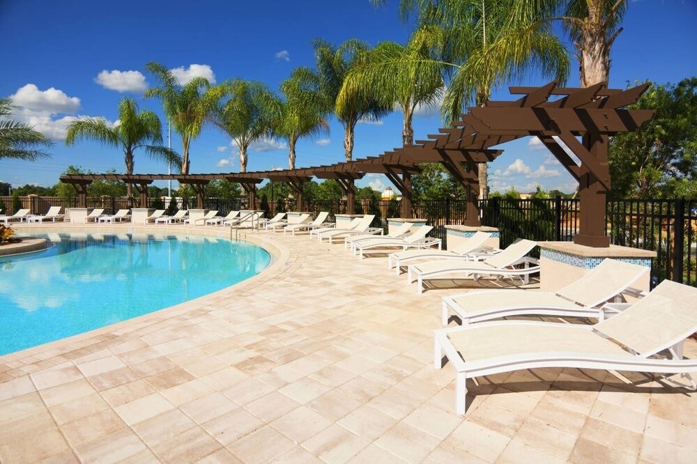 Lucky Find @ Lucaya Resort By Shine Villas #713 3 Bedroom Townhouse - photo 16