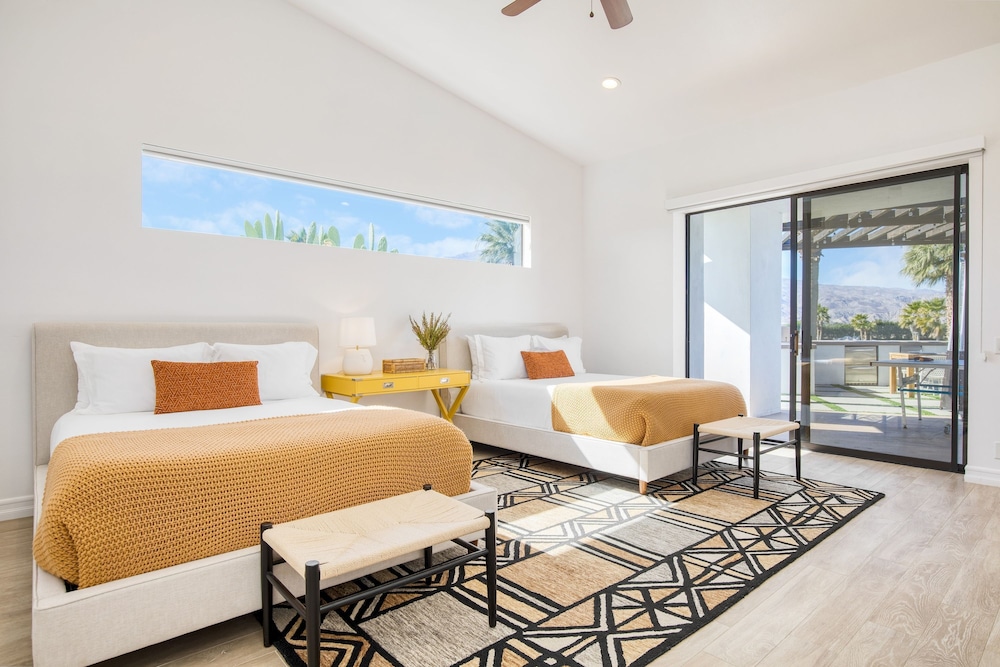 Buena Vista by Avantstay Massive Outdoor Oasis w Pool Spa & Firepit - photo 23