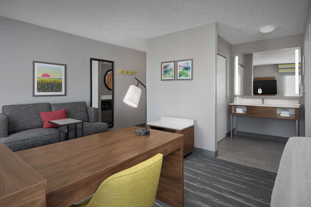 Hampton Inn Waterloo Cedar Valley - photo 17