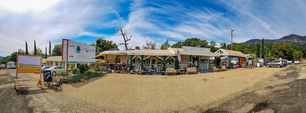 Gena's Sierra Inn & Restaurant - photo 55