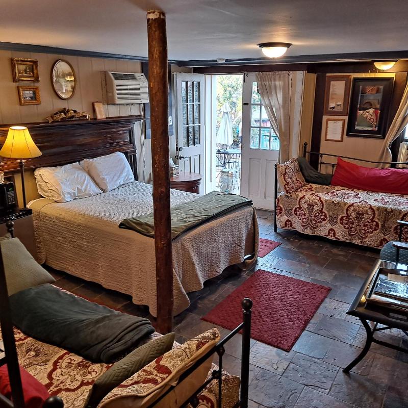 Town's Inn - photo 42