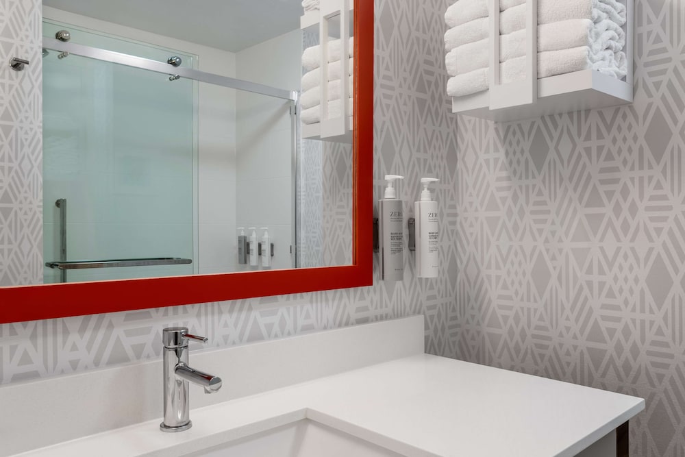 Hampton Inn & Suites Richmond IN - photo 23