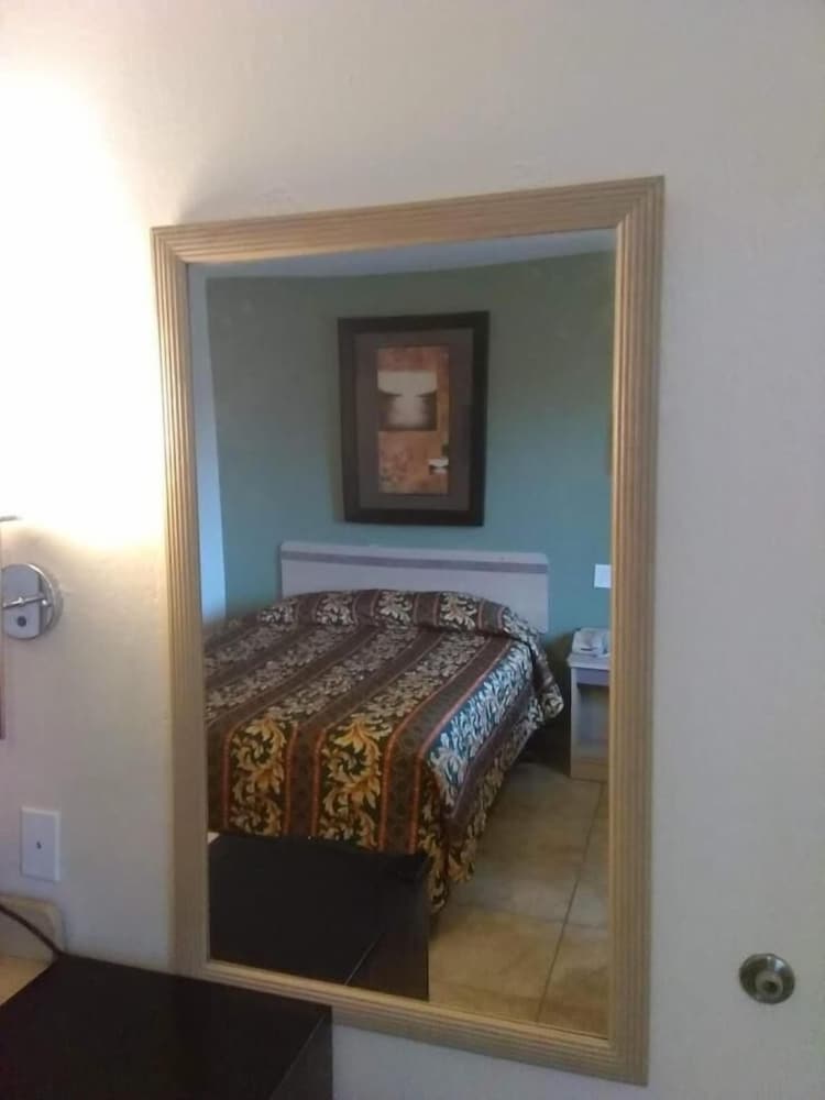 Red Carpet Inn Jeffersonville - photo 13