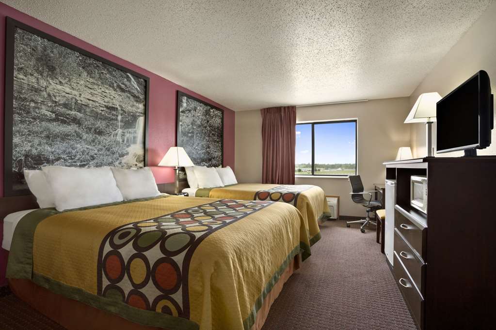 Super 8 by Wyndham Cameron - photo 8