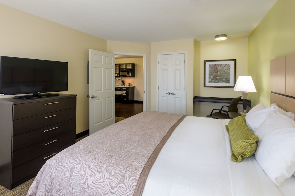 Candlewood Suites Midwest City by IHG - photo 14