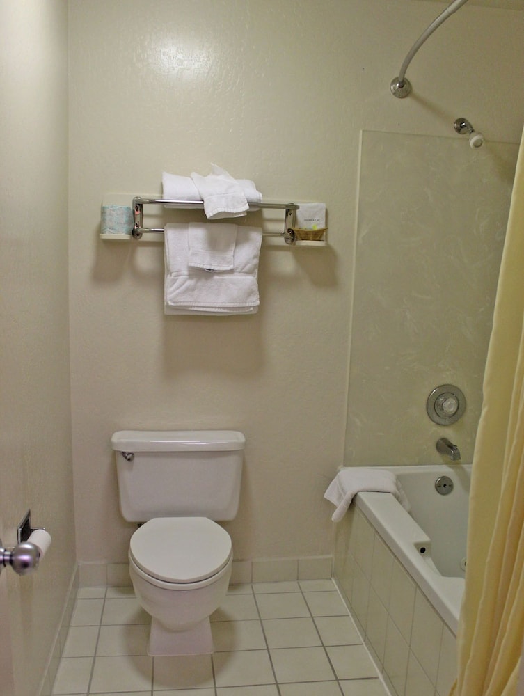 Hawthorne's Best Inn - photo 17