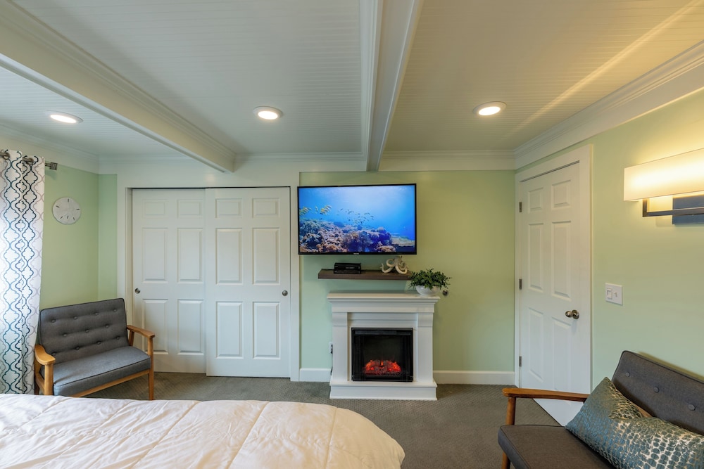 Seaside Oceanfront Inn - photo 77