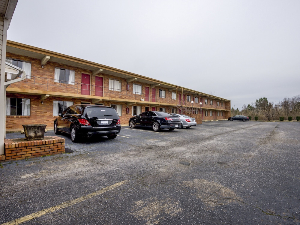 OYO Hotel Mauldin SC South Main Street - photo 30