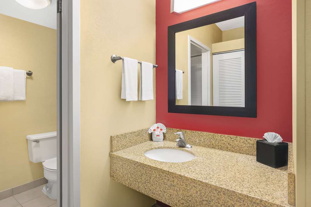 Super 8 by Wyndham Dallas Love Field Airport - photo 14