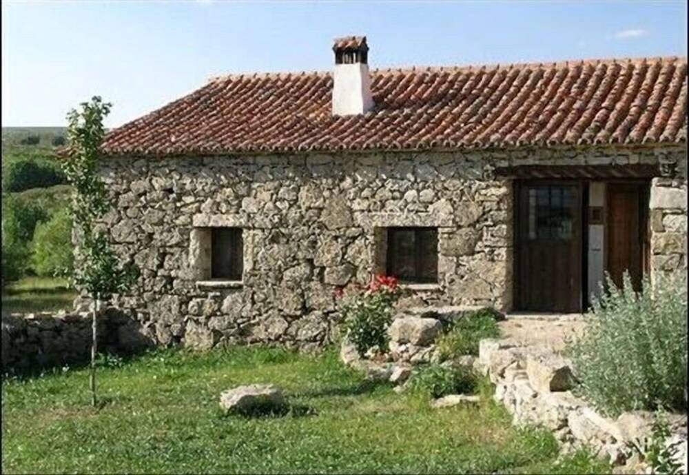 Casa Rural La Pontezuela Abajo — 4-Star Luxury Hotel in Navarredonda De Gredos, Spain