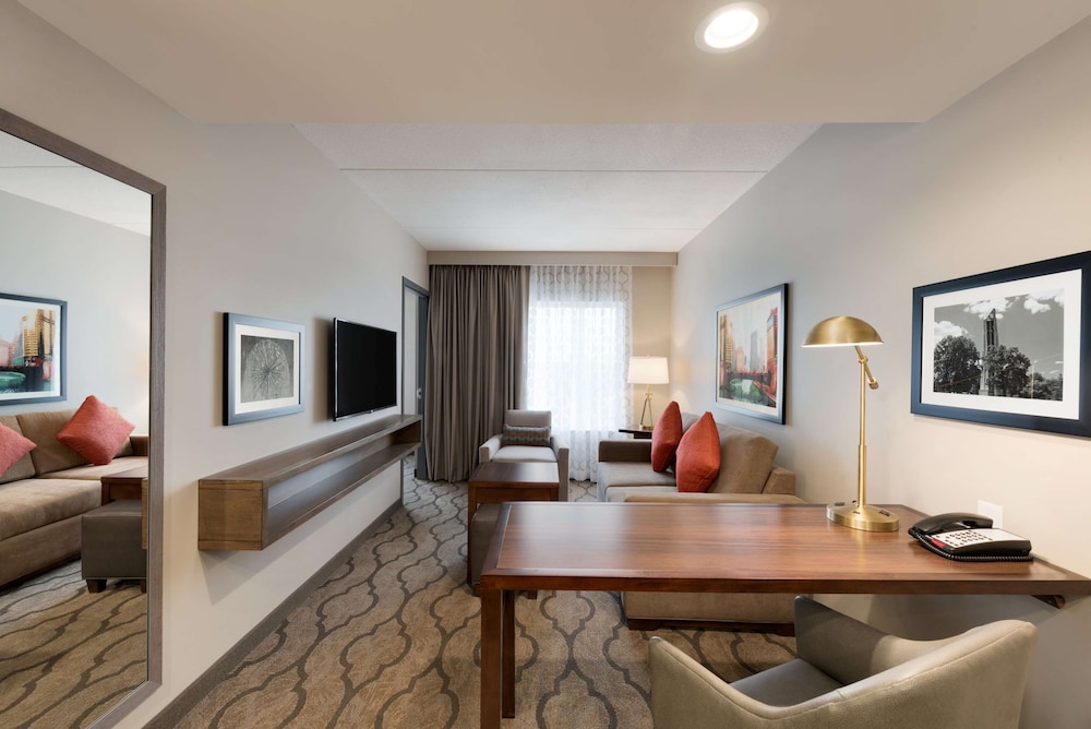 Embassy Suites by Hilton Chicago Naperville - photo 10