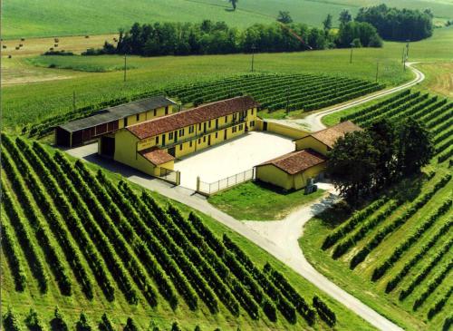 Cascina Fietta Wine Dreams Apartments — 4-Star Luxury Hotel in Pontestura, Italy
