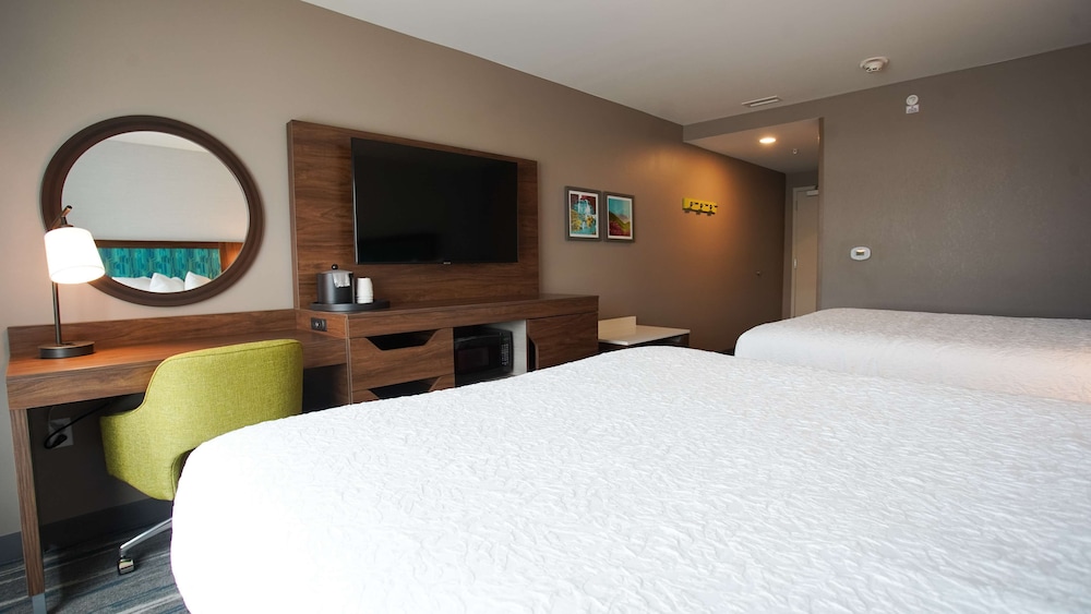 Hampton Inn & Suites St. Clairsville - photo 12