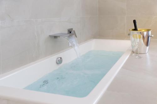 Le Suite di Bluemoon — 4-Star Luxury Hotel in Cagliari, Italy