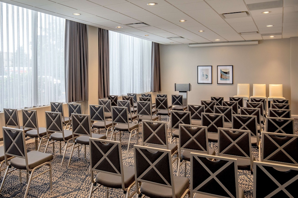 DoubleTree by Hilton Chicago North Shore Conference Center - photo 48