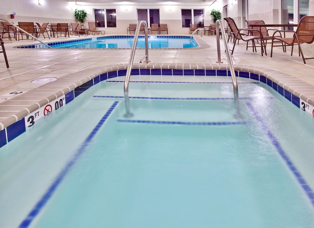 Holiday Inn Express Hotel & Suites Dubuque by IHG - photo 16