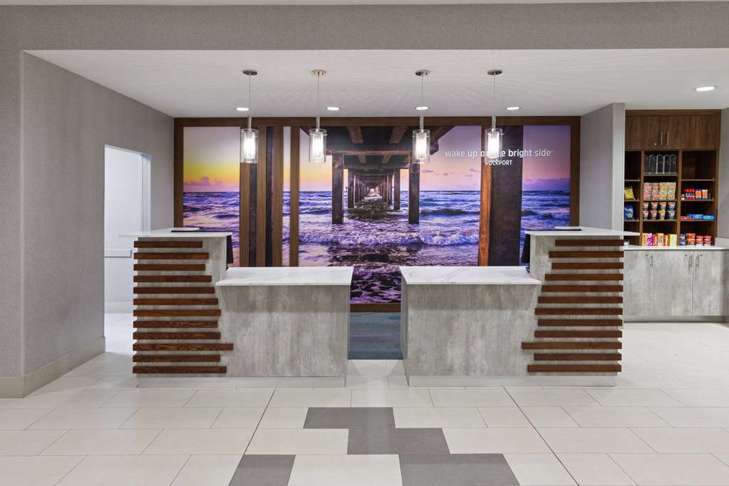 La Quinta Inn & Suites by Wyndham Rockport Fulton - photo 9
