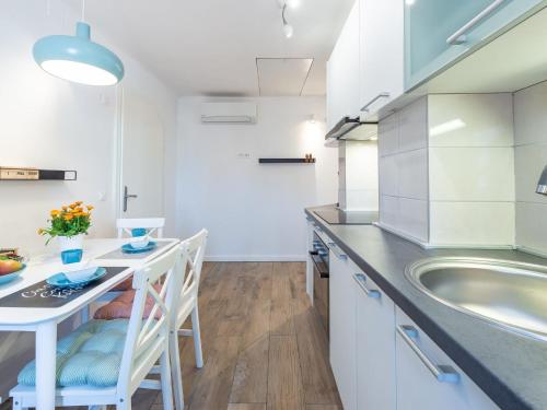 Apartment Simovi Two Bedroom Apartment with City View