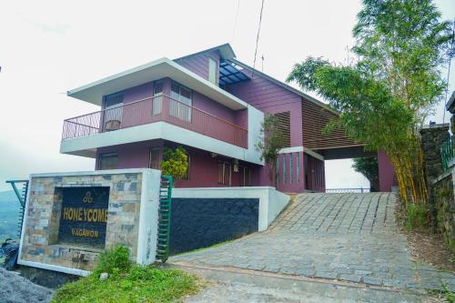 Honey Comb - carbon neutral hotel in Unknown City