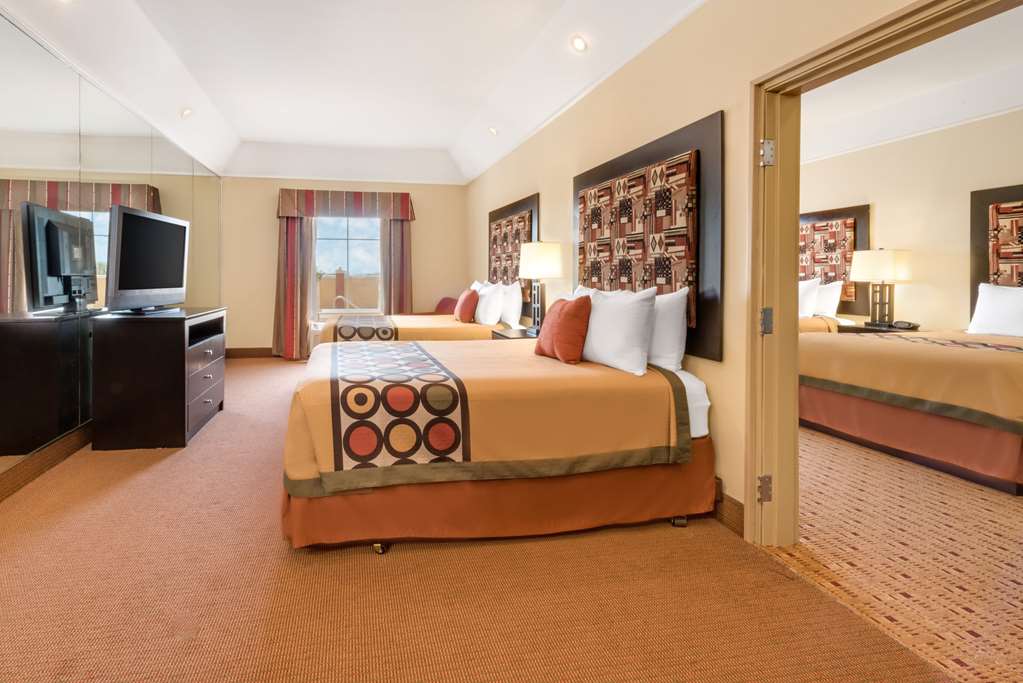 Super 8 by Wyndham Hidalgo McAllen Area - photo 6