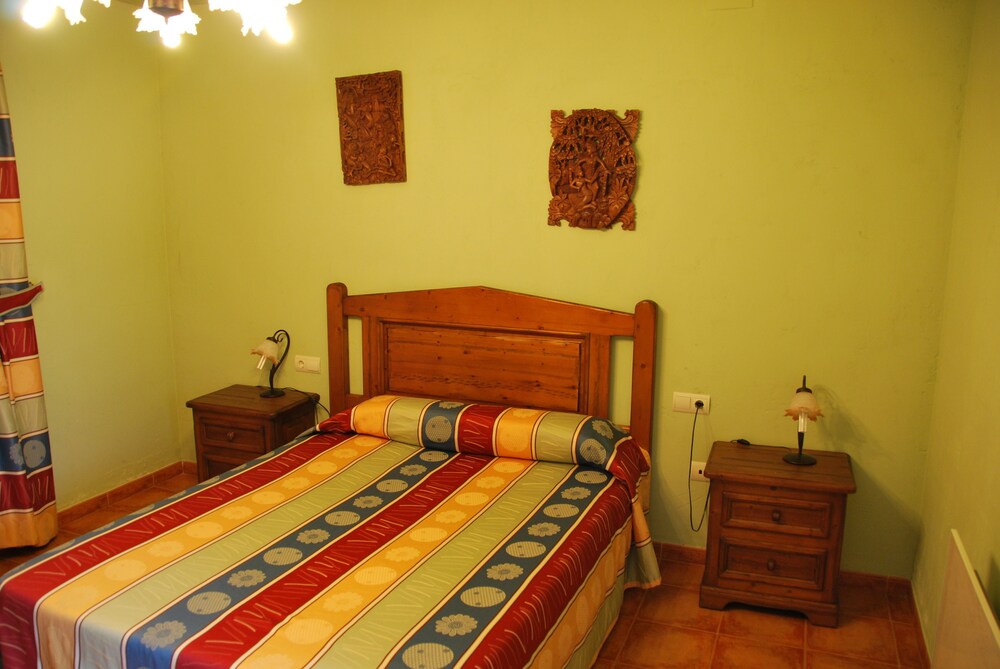 Alojamiento Rural Los Delfines — hotel in Valdepenas