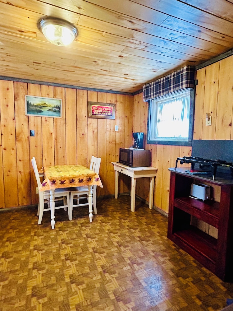 Moore's Old Pine Inn - photo 34