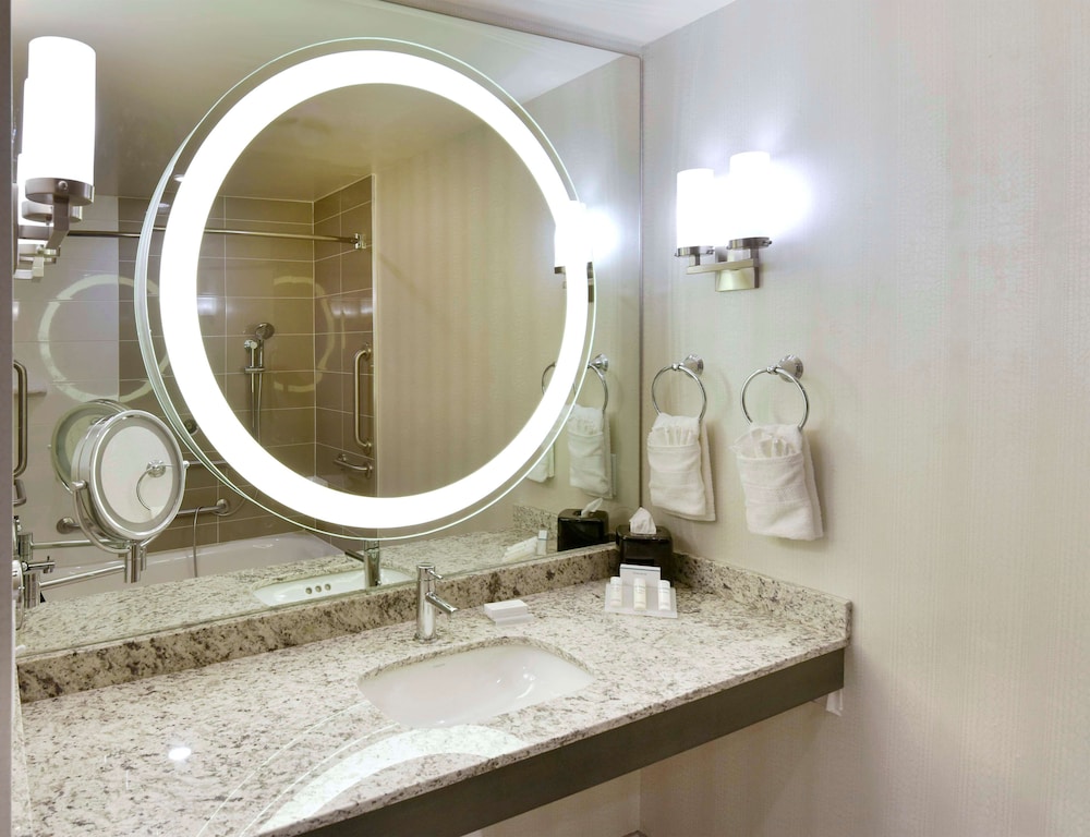 Hilton Garden Inn Raleigh Crabtree Valley - photo 33