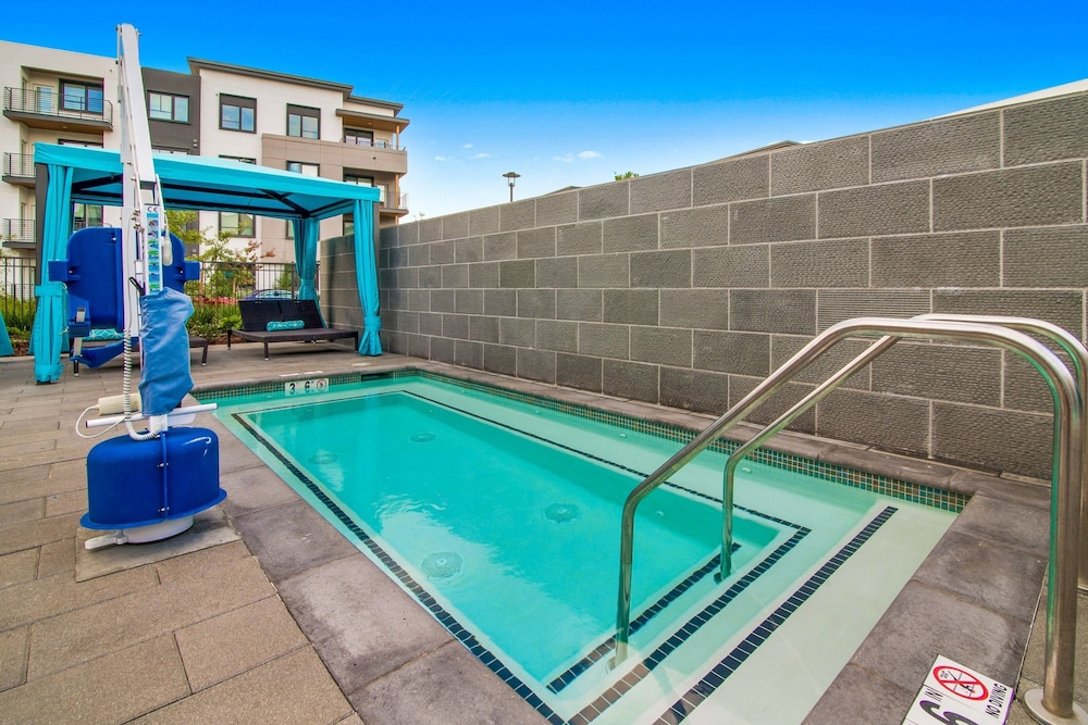 Global Luxury Suites in Menlo Park - photo 30