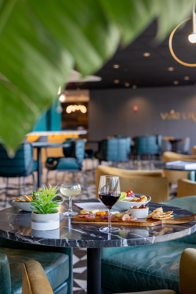 voco Chicago Downtown Riverwalk by IHG - photo 91