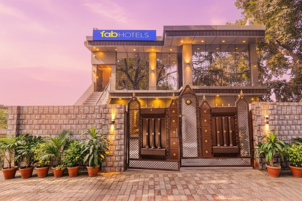 Fabexpress Ramayana Premium in Fyzabad, India