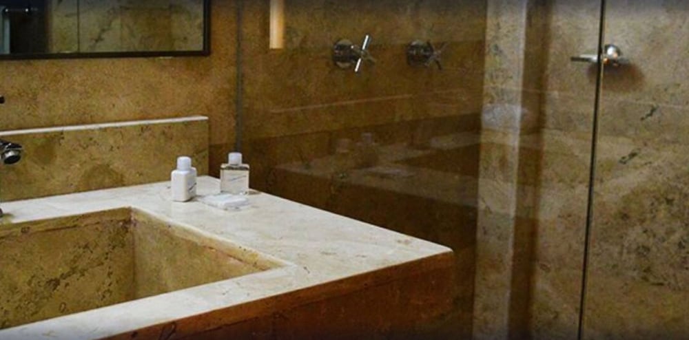 Bathroom sink