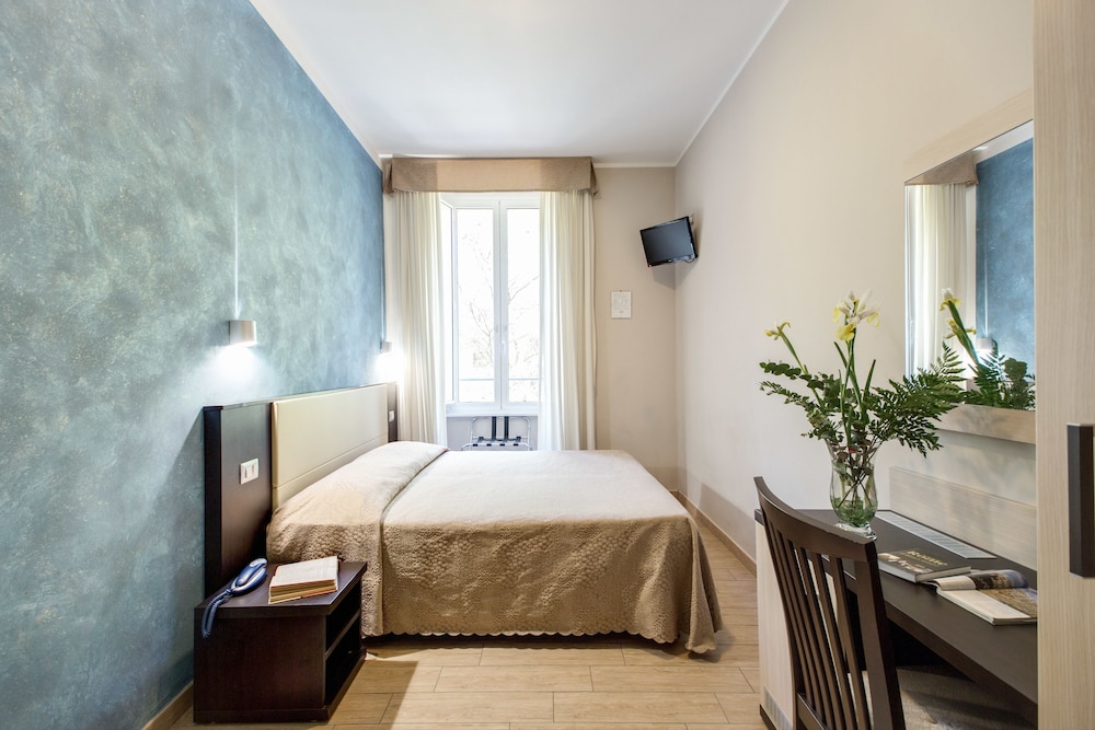 Buonarroti Suite — 4-Star Luxury Hotel in Rome, Italy
