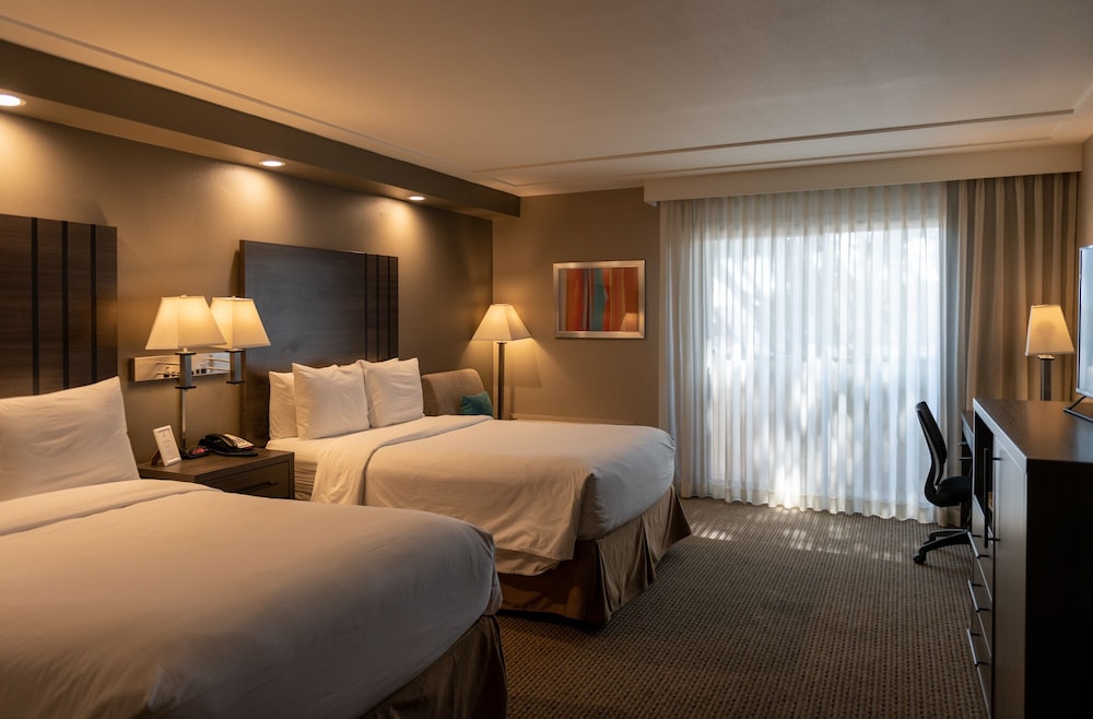 GreenTree Inn & Suites Alhambra - photo 29