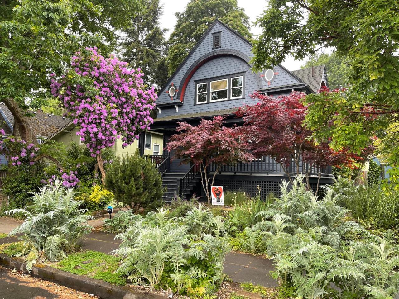 Cozy PDX Hideout Ideal Location — 4-Star Luxury Hotel in Portland, United States