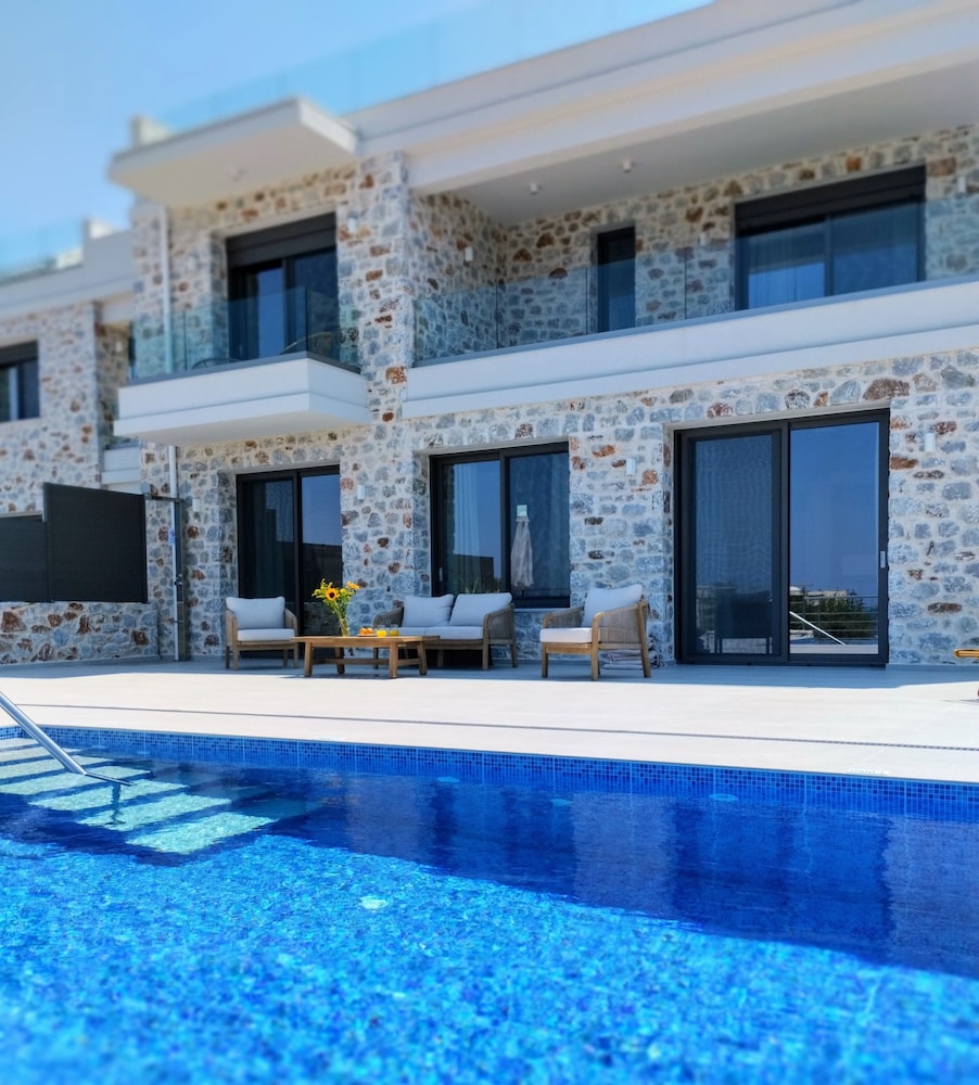 Oinolithos Luxury Villas — 4-Star Luxury Hotel in Chania, Greece