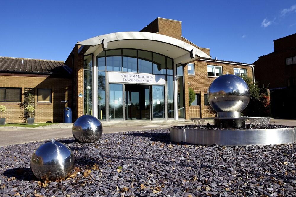 Cranfield Management Development Centre — 4-Star Luxury Hotel in Bedford, United Kingdom