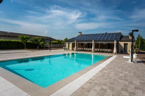Agriturismo Corte Casello — 4-Star Luxury Hotel in Gazoldo Degli Ippoliti, Italy