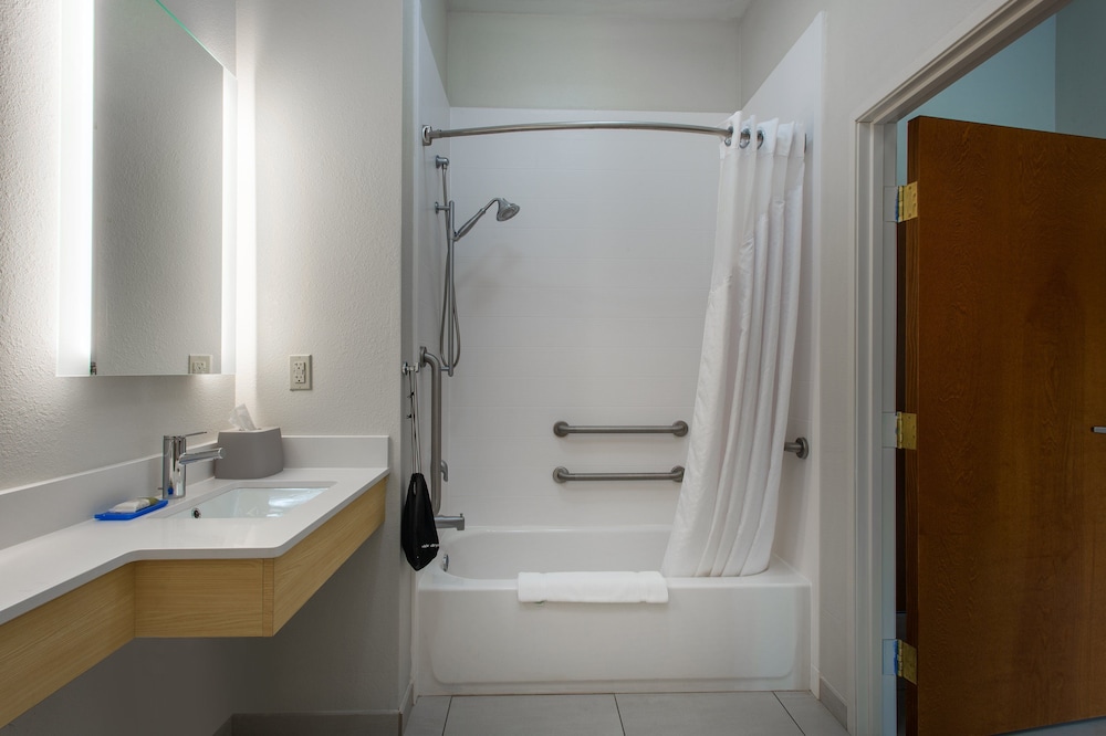 Holiday Inn Express Hotel & Suites Lewisburg by IHG - photo 18