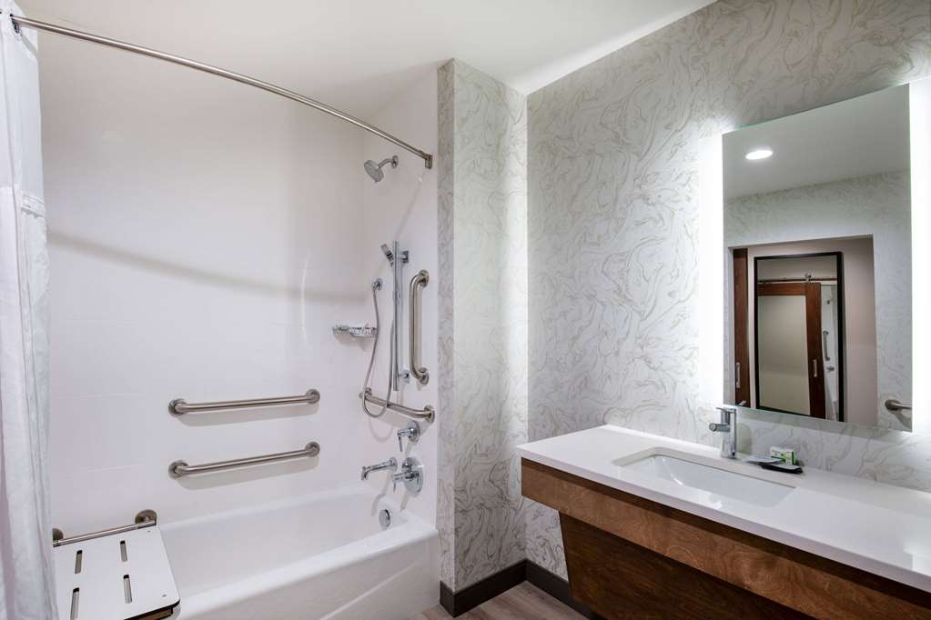 La Quinta Inn & Suites by Wyndham Chattanooga Downtown South - photo 5