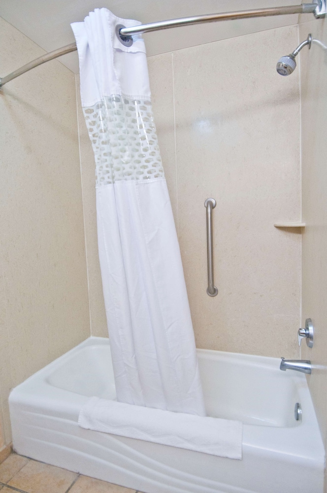 Hampton Inn Canton - photo 38