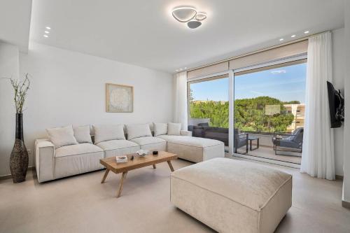 Renia Suite Near the Sea — 4-Star Luxury Hotel in Alimos, Greece
