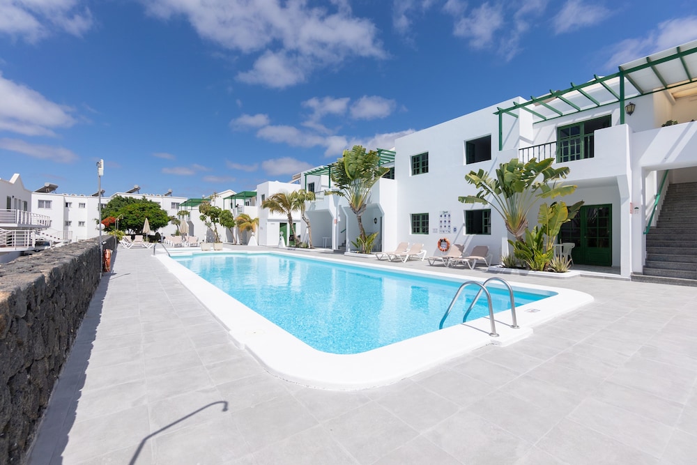Apartamentos Aloe — 4-Star Luxury Hotel in Puerto Del Carmen, Spain