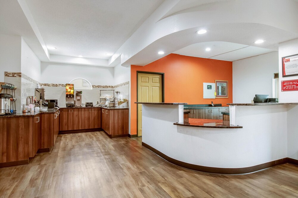 Econo Lodge Franklin IN in Franklin, United States